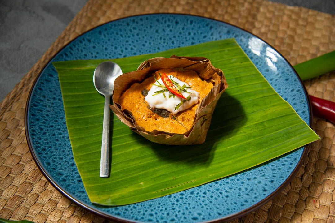 Hor Mok Pla (Steamed salmon in red curry mousse)